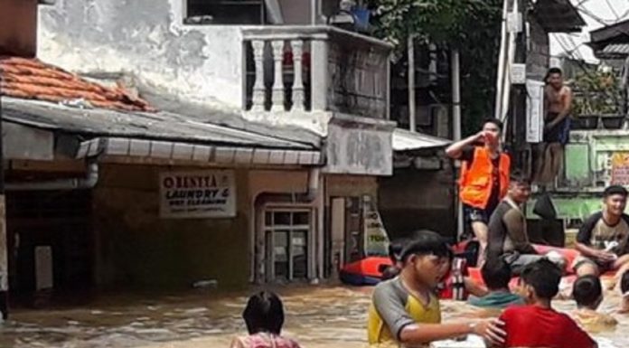 Bantuan saat banjir picture