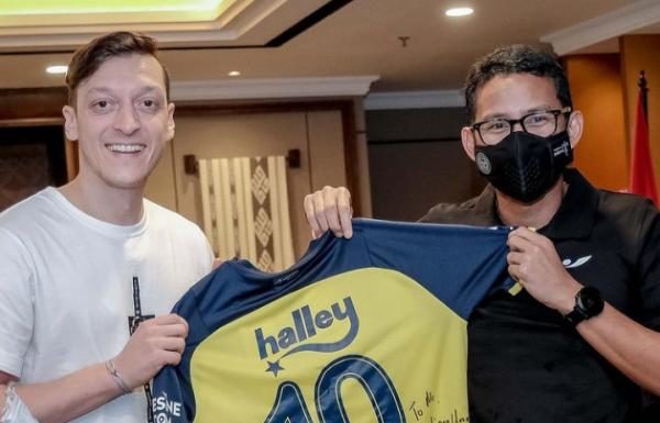 Mesut Ozil bertandang ke Indonesia